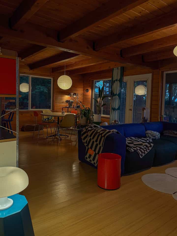 Suasana hati baru 🌝

#colorinterior #colorofhouse #seattlehouse #cabinhome #playful #cozy