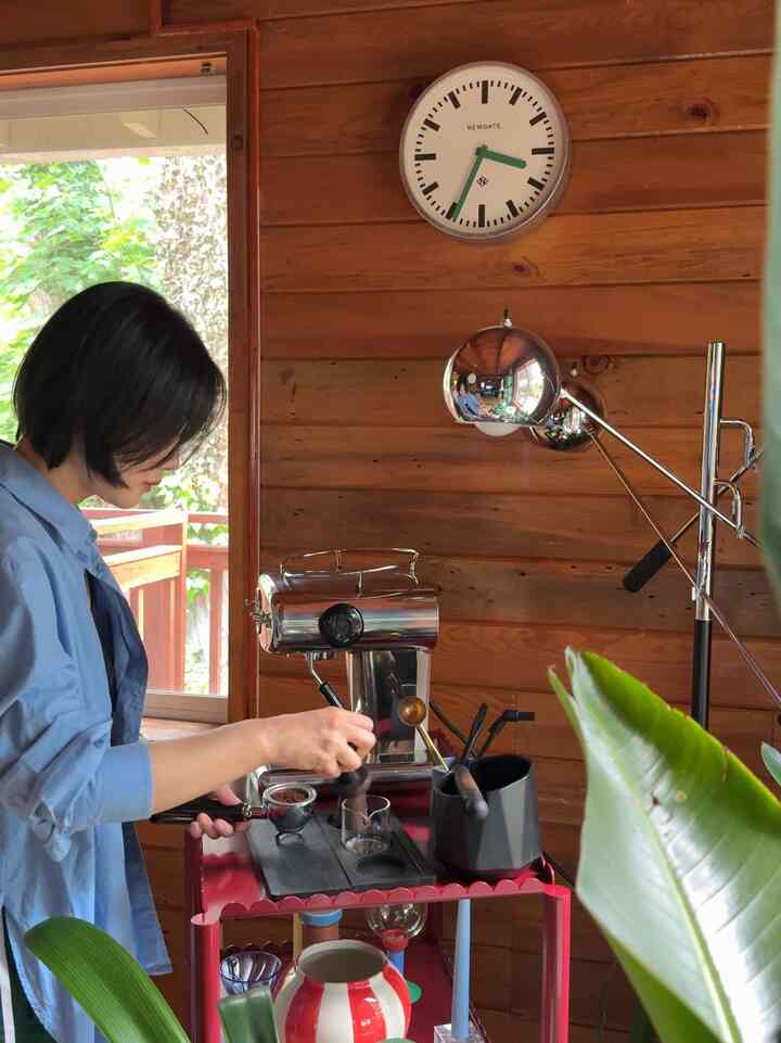 3:35pm coffee break ☕️


#homecafe #colorfulinterior #cabinhome #cabinvibe 
