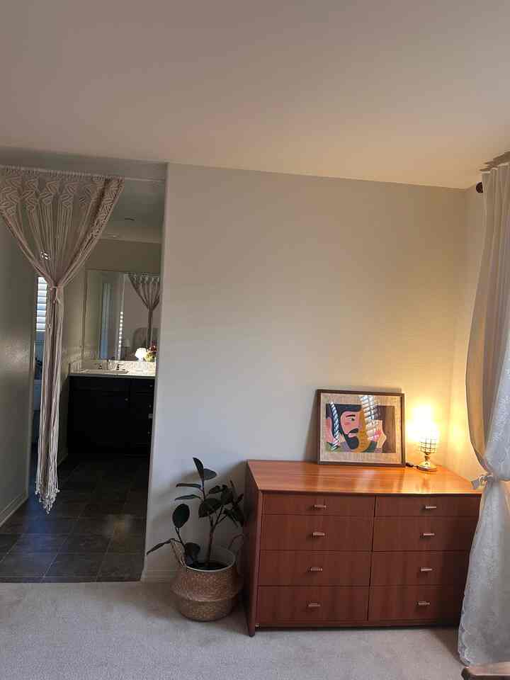 My #macrame curtain separates the bedroom from the #bathroom.
Most days, I keep it pulled to one side so it’s easy to move around,
but sometimes I let it fall all the way down, softly veiling the bathroom.
On certain days, I tie it up and give it a different look—
changing the mood, just a little, with something so simple💓
#bedroominterior #curtain 