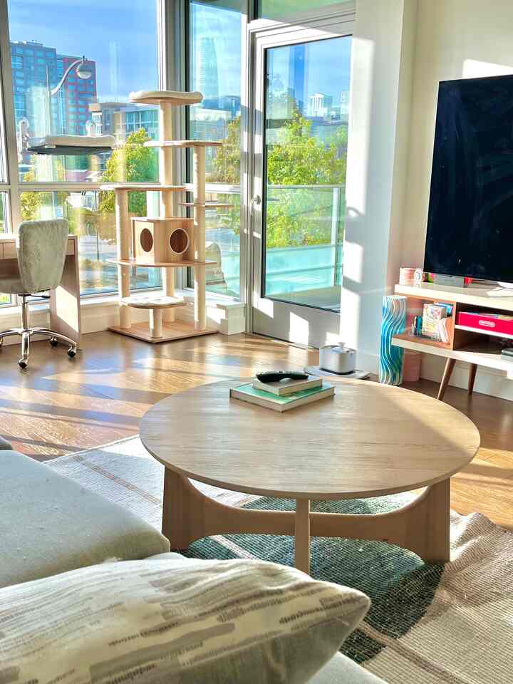 📺✨ Nuansa Ruang Tamu yang Nyaman dengan Meja TV Saya
Berbagi sedikit gambaran tentang penataan ruang tamu saya! 🌿 Saya membuatnya tetap sederhana dan nyaman dengan meja TV yang menyatu sempurna dengan ruangan — warna kayu lembut, garis-garis minimalis, dan ruang penyimpanan yang cukup untuk menjaga kerapian barang.

Saya suka bagaimana meja TV membantu menciptakan suasana yang tenang dan rileks saat kita bersantai menonton film atau menonton acara favorit. 🎬🍿 Ini adalah jenis ruang yang membuat Anda ingin tetap di dalam, menyalakan lilin, dan bersantai di sofa.

Menjaganya tetap minimalis, fungsional, dan tepat untuk kesenangan kecil dalam kehidupan sehari-hari. 💫

#dekorasiruangtamu #tvstandsetup #minimaldecor #cozyhomevibes #neutraltones #simpleliving #warmspaces #apartmentliving #tvstandstyling #smallspacedecor #neutraldecor #moderncozy #hyggehome #homeaesthetic #cozycorner #simplejoys

