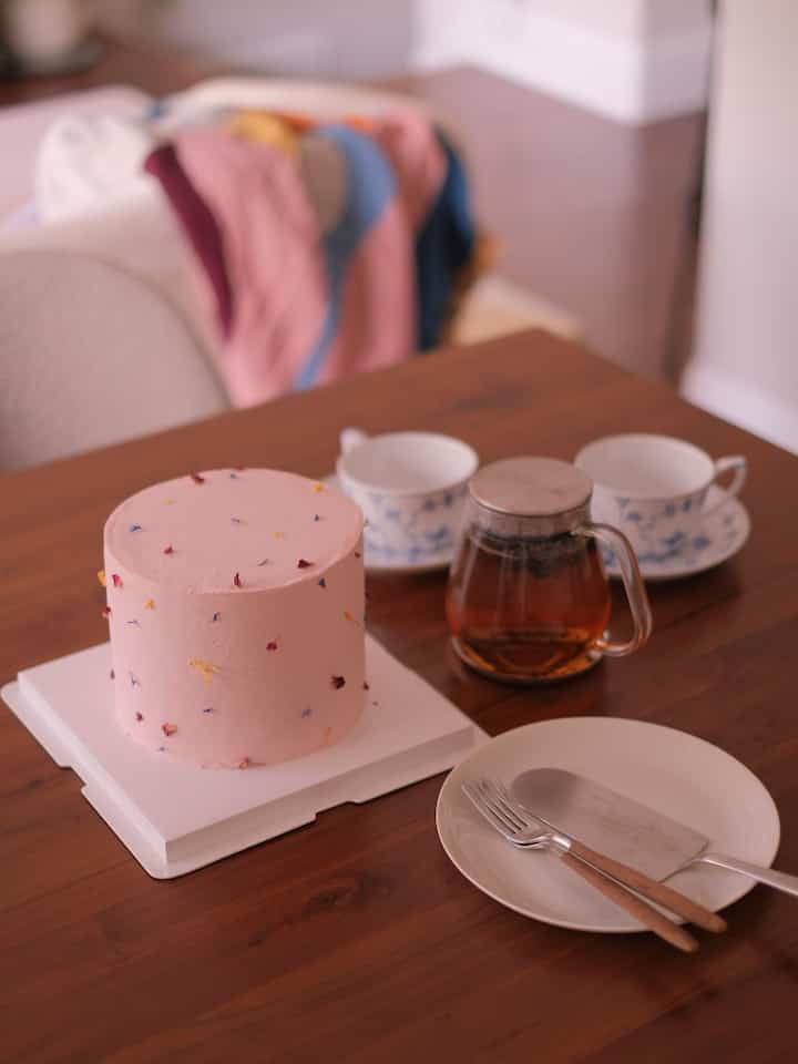 Home is a special place—it’s where we rest, eat, sleep, work, and build our lives. It’s also where ideas are exchanged, milestones are celebrated, and memories are made.

I truly believe that spaces hold energy, shaped by the emotions and experiences we bring into them. That’s why my partner and I make a conscious effort to communicate openly and resolve conflicts with care—so our home remains a place of warmth and peace.

This past weekend, we celebrated our first wedding anniversary. Before heading out on a trip, we shared a quiet moment together over a beautiful recreation of our wedding cake—thoughtfully made by the same dear friend who baked the original. Another milestone, lovingly marked at our dining table 🥰🎂🥂♥️

#diningroom #diningtable #article #woodendiningtable #cozydiningroom