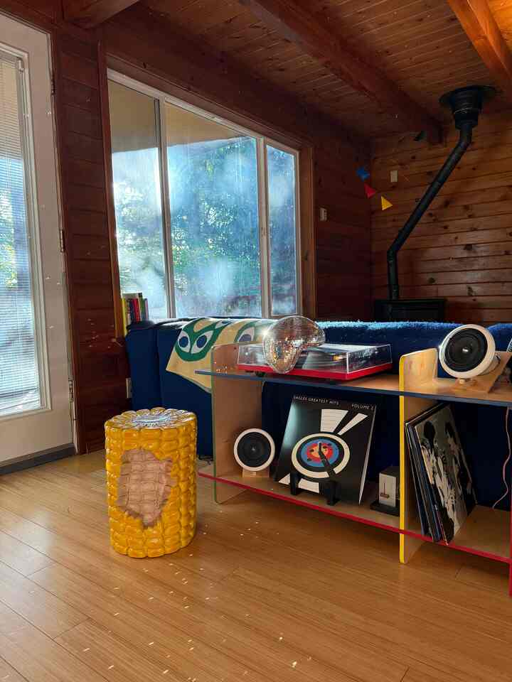 Corn stool palcement test 🌽🤔

#colorofhouse #colorinterior #cabinhome #cabinvibe 