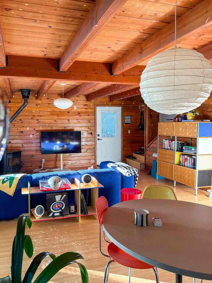 Selamat Hari Jumat! 


#rumah penuh warna #colorful #playful #cabinhouse #cabinhome 