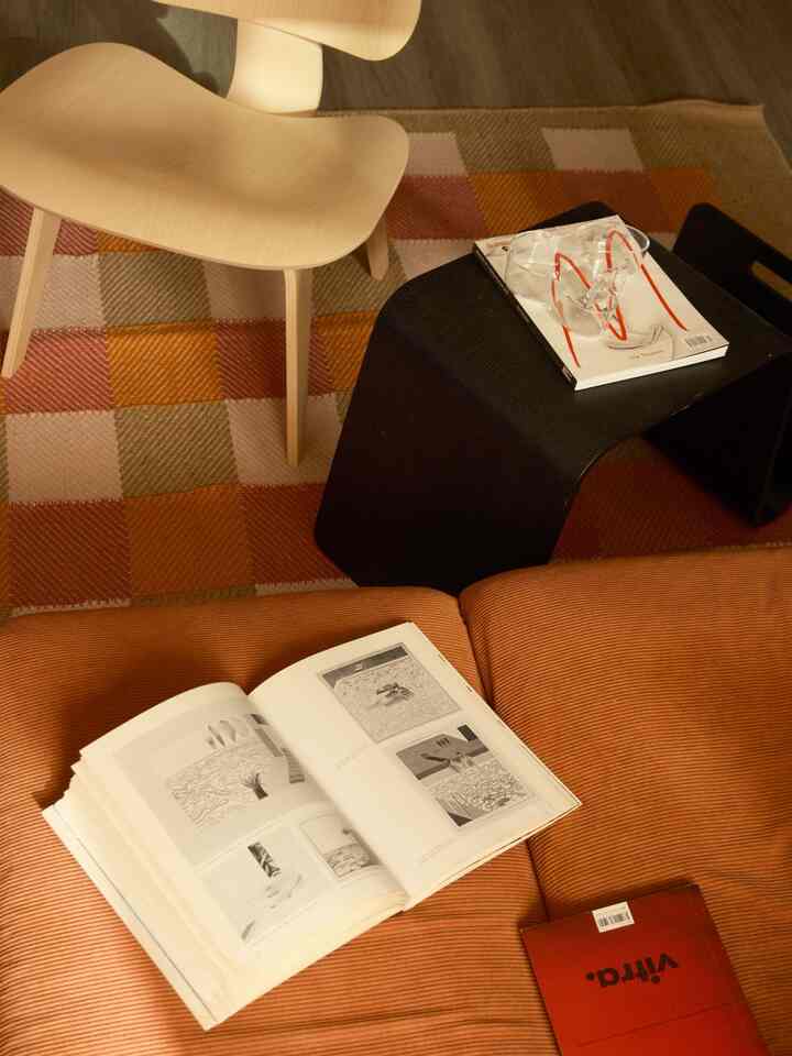 my favorite lounging area 

#orangehue #loungechair #chaise 