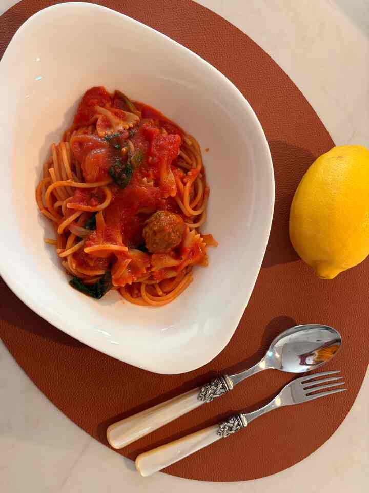 I love tomato pasta, La femiere yogurt, and sweet chestnut bread!😀 

#TomatoPasta
#LafamiereYogurt
#ChestnutBread
#FavoriteFoods
#FoodLover
#Yummy
#ComfortFood
#FoodieLife
#DeliciousEats
#MyFoodFavorites
