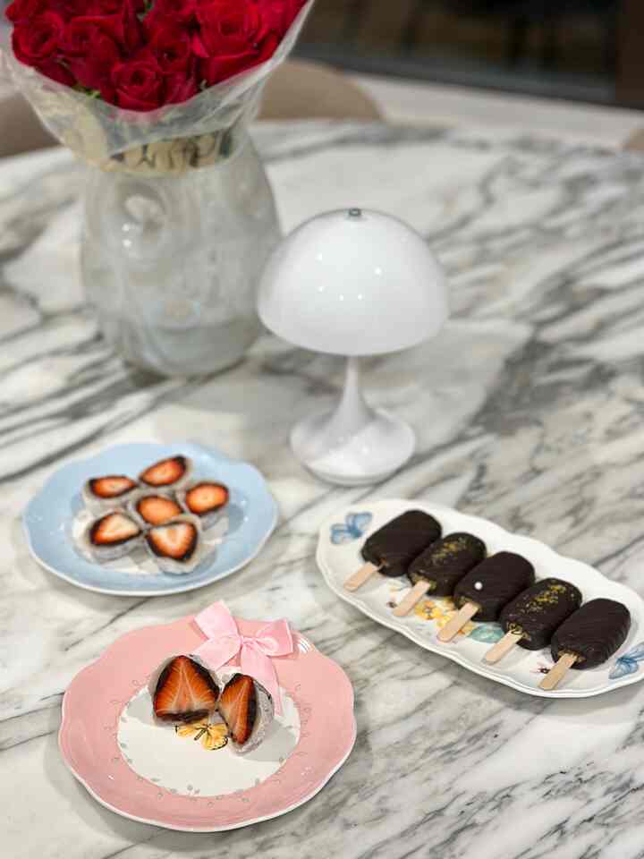 Made desserts for weekend nights 🩷

#PartyTime #HomemadeTreats #WeddingGifts
#kitchen #diningroom #diningtable #plate #dish #plating #platingshot #dessertplate #lighting #lightinginterior #mood #dessert  #diningspace #decoratingtips  #decoratemyroom #decoration #diningtableinterior  #midcentury #midcenturymodern