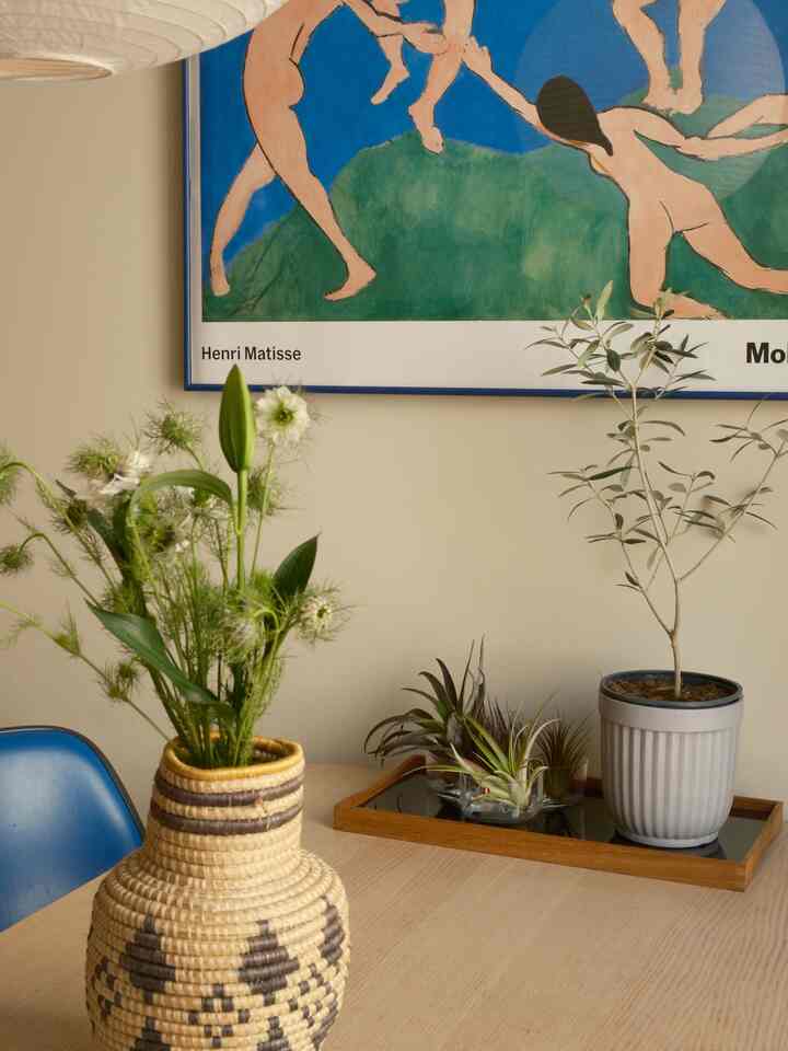 june full of green and blue 

#summerbedding #diningtable #diningtableinterior 