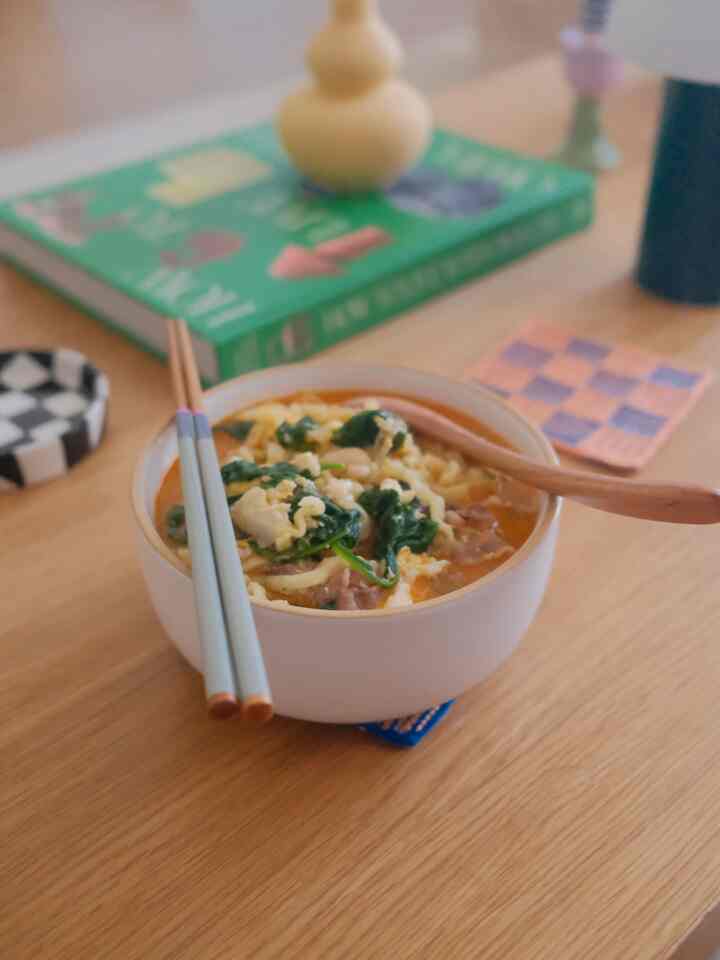 Lunch time with of my favorite bowls and chopsticks! #kitchenware 