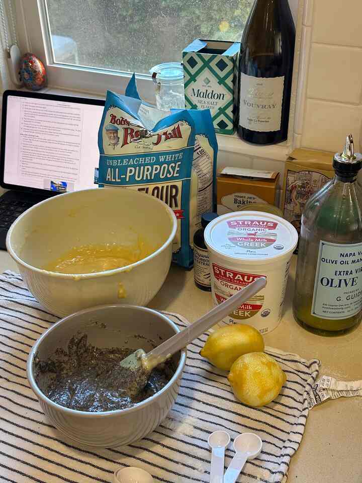 Celebrating lemony summer season 🍋🍰✨
#cake #baking #kithcen #kitcheninterior #cookingrecipe #cooking #cookware 
