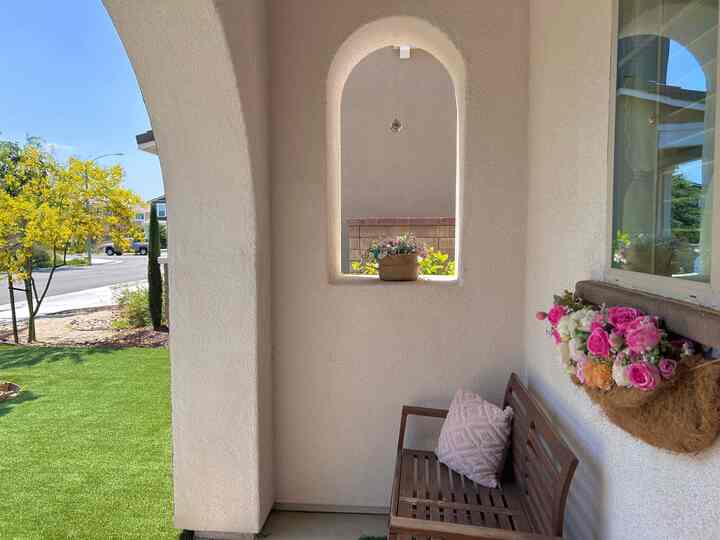 After sweeping the front yard this morning, 
I stood by our front door. The weather is lovely again today — it just feels like a good day🌞
#entranceinterior #frontyard #porch #benchchair 