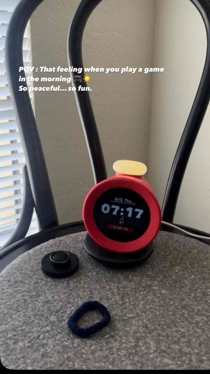 That feeling when you play a game in the morning 🎮☀️

Powered by the Nintendo Sound Clock Alarmo.
I can’t tag it, but it’s too cute not to share! ⏰💕

#nintendoclock #nintendo #alarmclock #bedroom #clock #alarm #Kidsroom #morningvibe 