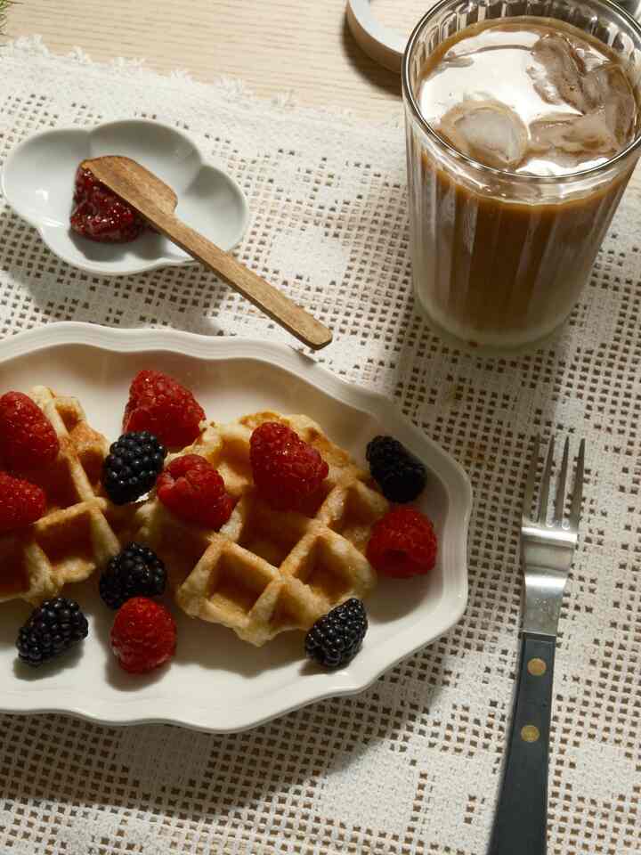 saturday waffle brekkie 🧇🧇

#waffle #breakfast #tablesetting #diningtable #diningtableinterior 