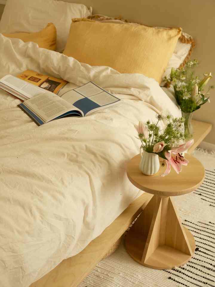 It’s my house and I live here
Introducing my bedroom : Tucked into the corner of my studio, a cozy spring bedroom setup with warm, inviting tones.

#warmfeeling #warmtoneinterior #warmhouse #apartmentaesthetic #itsmyhouseandilivehere #interiordesign #apartmenttour #itsmyhouse
