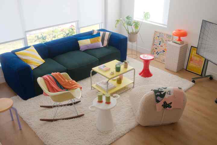 My favorite area to start my day! Ill grab my coffee or smoothie in the morning and just sit by the window and enjoy the trees, flowers and cars passing by. :) Also, colors bring me joy and this room does just that! 🥰 #apartmentaesthetic #itsmyhouseandilivehere #interiordesign #apartmenttour #itsmyhouse