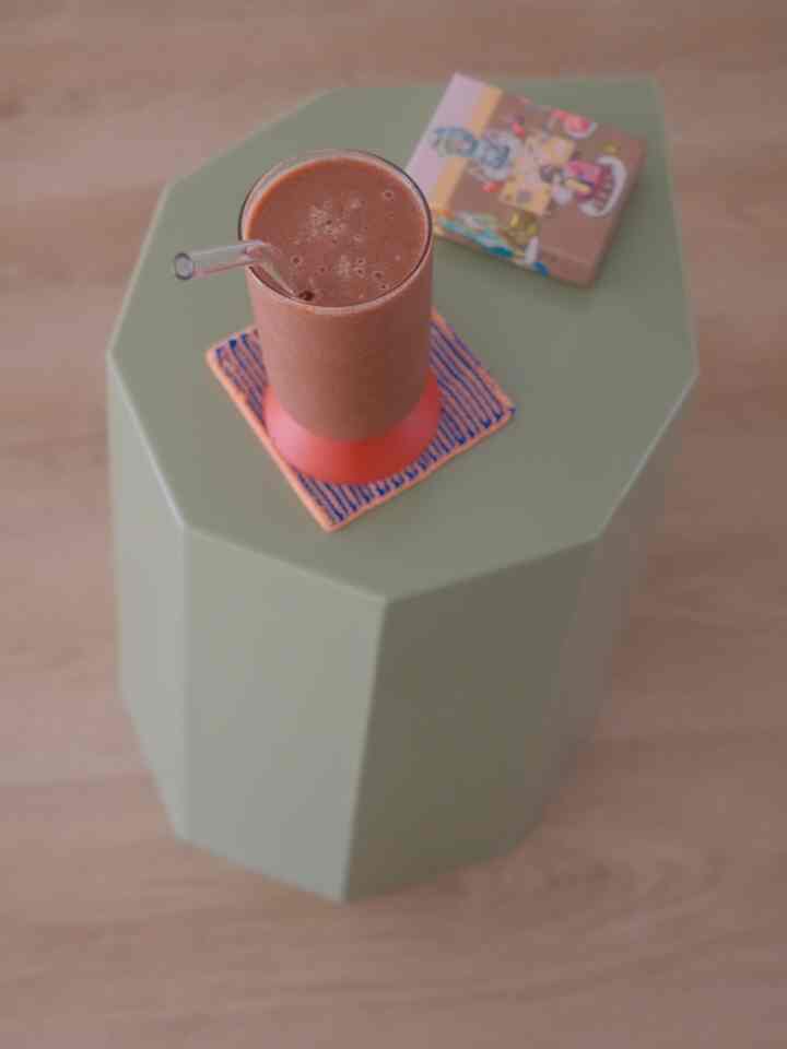 昼間のスムージー！新しいアーノルドサーカスのスツールがお気に入り！🤩 #homedecor #arnoldcircusstool