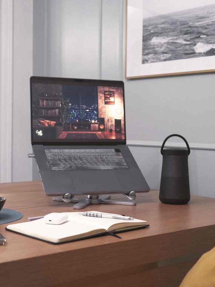 Closed my hidden desk, and suddenly—it feels like a cozy little café in the city.
Evenings like this are made for journaling and jazz.
#apartmentaesthetic #itsmyhouseandilivehere #interiordesign #apartmenttour #itsmyhouse #homeoffice #transformertable #hiddendesk #officetelinterior #desk #midcentury 