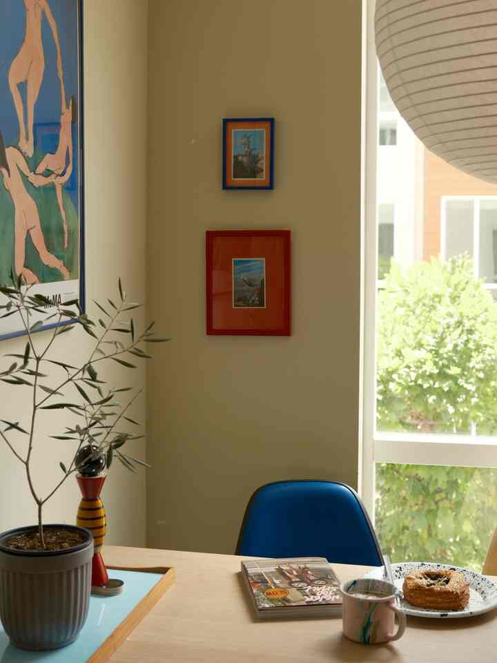 This is my house and I live here

My dining area sits in the corner of my studio, where I love styling the wall and table with my favorite pieces.

#apartmentaesthetic #itsmyhouseandilivehere #interiordesign #apartmenttour #itsmyhouse