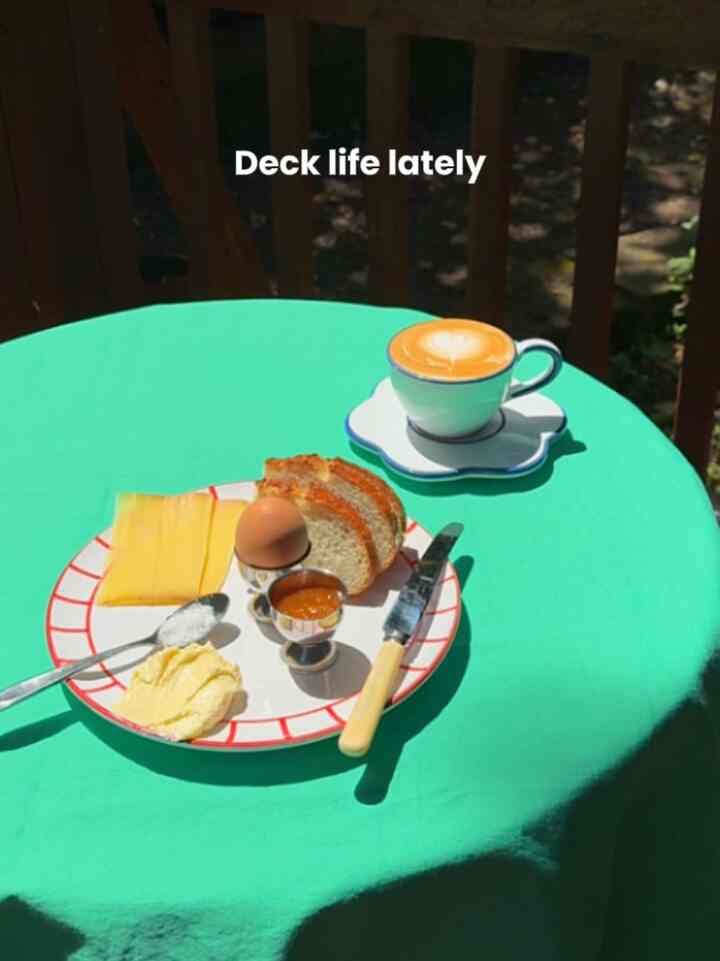 Deck life 🧈🍞☕️

#onthetable #deck #outdoortable 