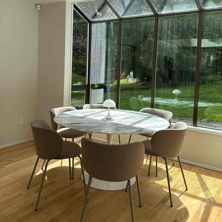 Unboxing cute mini gifts from Vancouver! Swipe to find out!

#TableSetting #gift #kitchen #diningroom #diningtable #plate #dish #plating #platingshot #lighting #lightinginterior #mood #diningchair  #diningspace #decoratingtips  #decoratemyroom #decoration #diningtableinterior  #midcentury #midcenturymodern