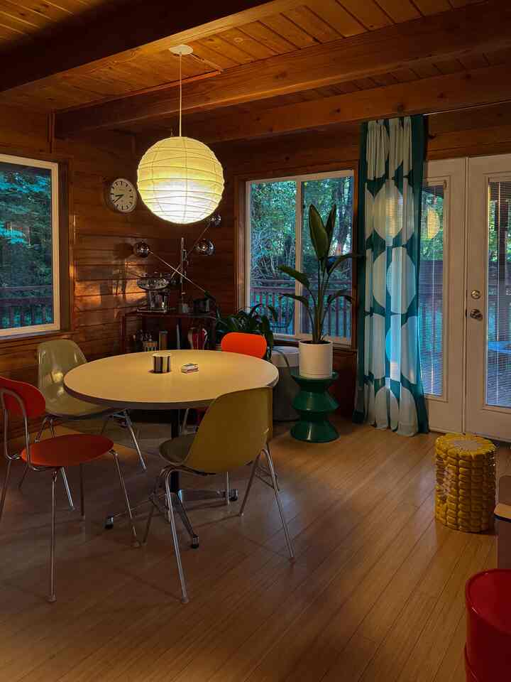 9pm in Seattle.

#cabinhome #colorfulinterior #cozy 