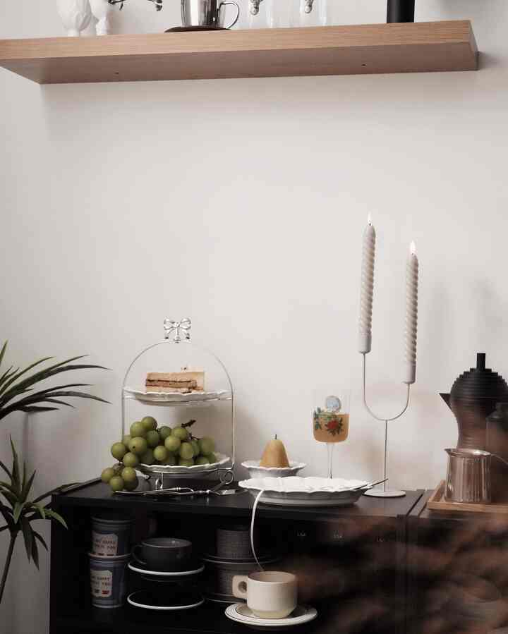 A sweet dessert time with lovely tableware.


#tableware #shelf #shelfinterior #diningroom #diningroominterior #mochapot #coffeebar #coffeestation #coffeecup #dessert #glasscup #candle #candleholder #ledcandle 