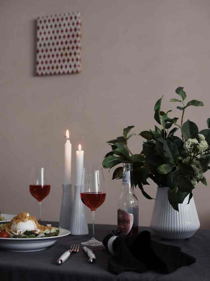 A lovely dinner with a glass of wine 🥂


#tablewear #diningroom #dinnermenu #dinner #diningtable #wine #wineglass #candle #candleholder #vase #candlestick #plate #pasta #salad #cutlery #laquiole #tablecloth 
