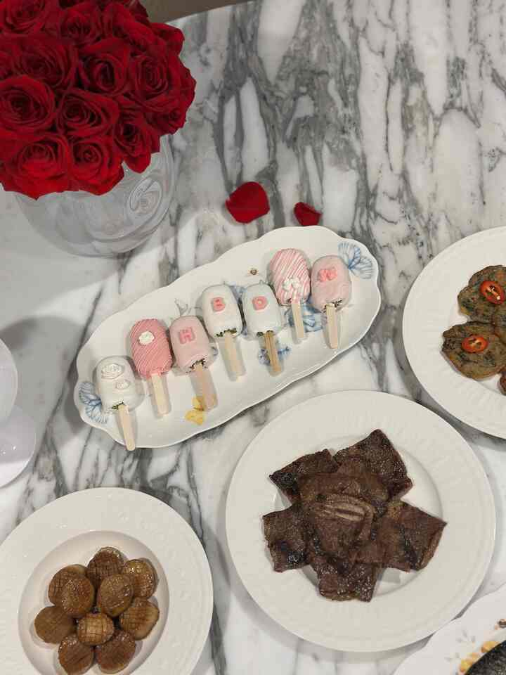 Dinner for my husband 🤍🕊️

#PartyTime #HomemadeTreats #WeddingGifts
#kitchen #diningroom #diningtable #plate #dish #plating #platingshot #dessertplate #lighting #lightinginterior #mood #dessert  #diningspace #decoratingtips  #decoratemyroom #decoration #diningtableinterior  #midcentury #midcenturymodern