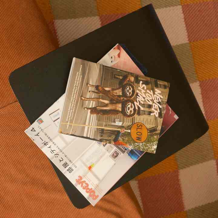 私の雑誌コレクション
デザイン雑誌を読むのが大好きです。お気に入りはポパイ、マガジンB、マガジンC、アパートメント、マクガフィンです。あなたのお気に入りは何ですか？

#雑誌 #reading #livingroominterior