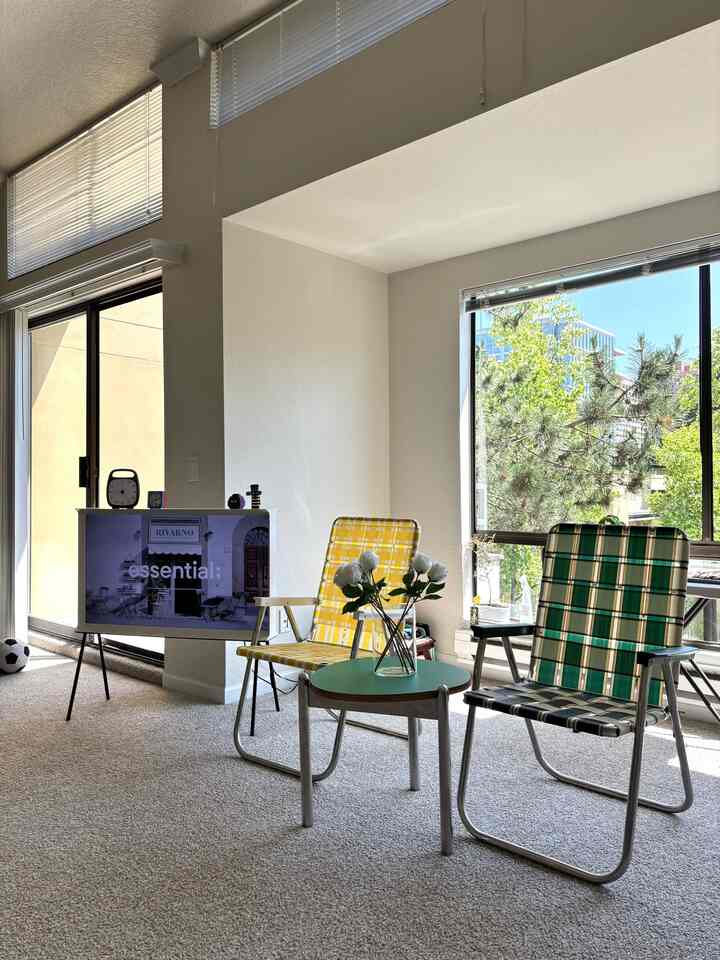 I got myself a new camping chair!
These colors match so well 💛💚

#livingroom #chair #loungeinterior #lounge #campingchair #myfavoritecollection #designobsession #styledspaces
#picnicchair