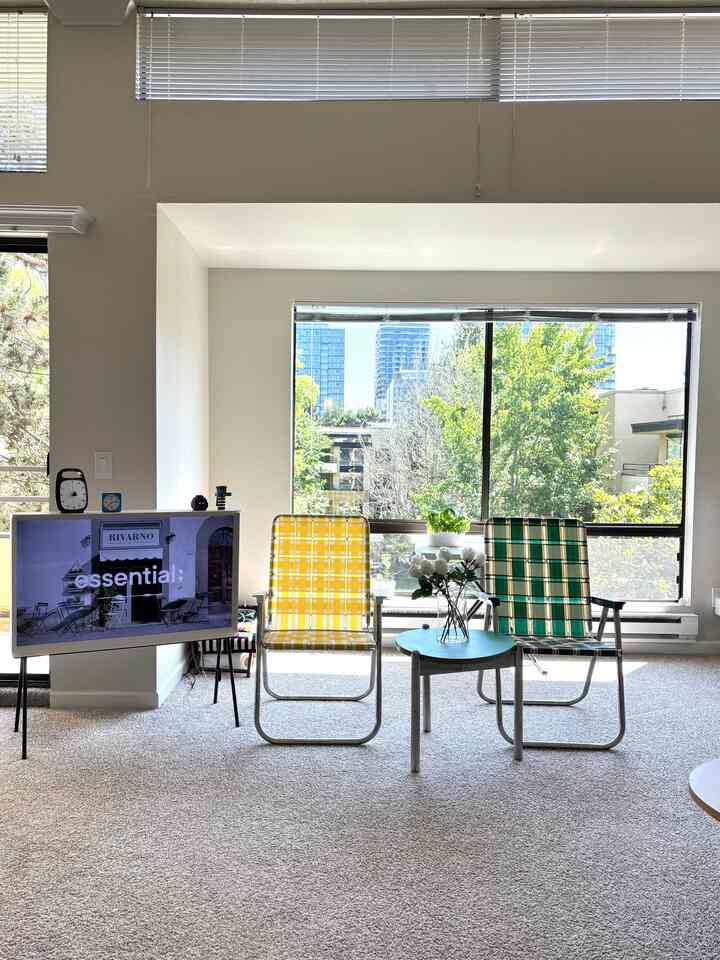 I love how the chairs match.💛💚

#livingroom #chair #loungeinterior #lounge #campingchair #myfavoritecollection #designobsession #styledspaces