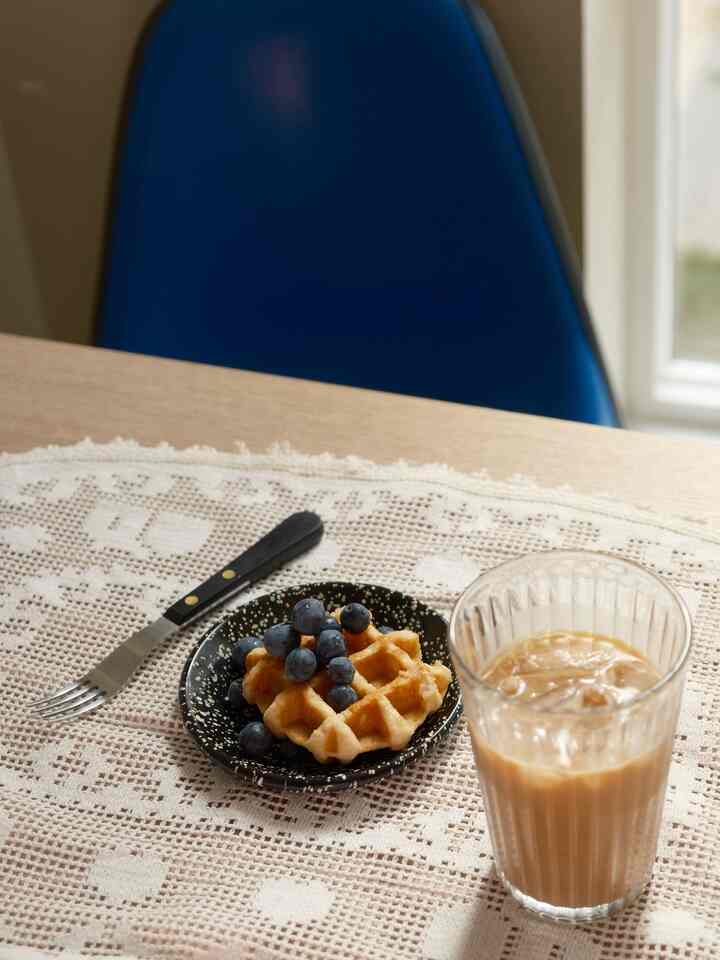 quick weekday brekkie 🧇

#breakfast #brekkie #waffle #diningtable 