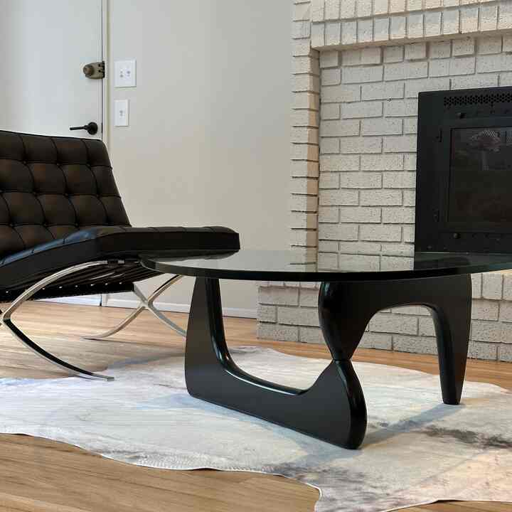 Love this new corner 🖤🖤
 #livingroom #interiorobject #lamp #interior #loungechair #BarcelonaChair #HermanMiller #Noguchi #coffeetable #livingroomfurniture #DWR #livingroomstyling #designchair #designlamp #livingroomtable #designfurniture #HermanMillerDesign #cassina #interiorfurniture #livingroomsofa #decoratingtips #interiorgram #designer #livingroominterior #chairrecommendation #table #blackinterior #livingroomlighting #moderninterior #modern