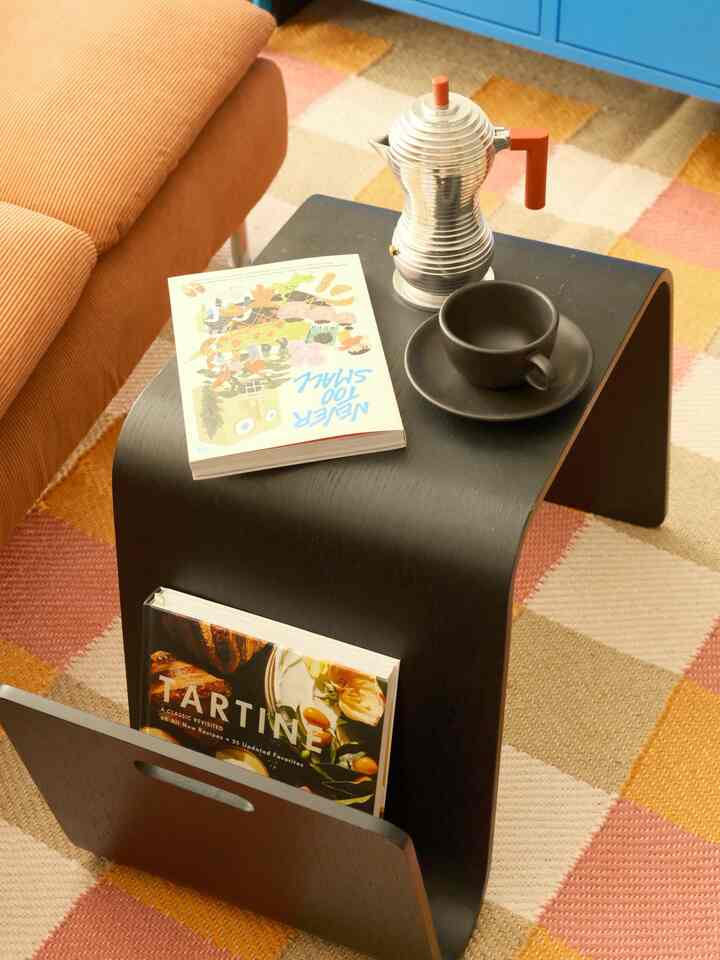 coffee moments in the afternoon ☕️

#coffeemoments #orangehue #smallhouseinterior 