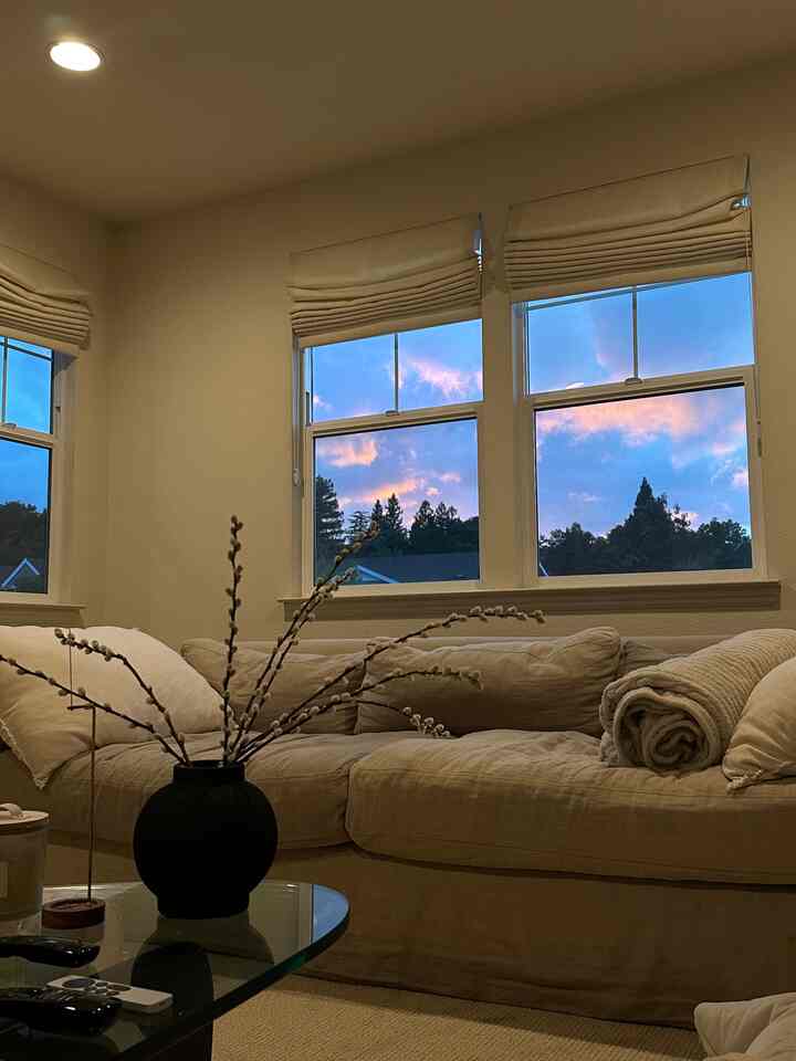 Lantai 2 dengan kucing-kucingku 🦁🤍 
#livingroominterior #livingroom #MidCenturyModern #cathouse