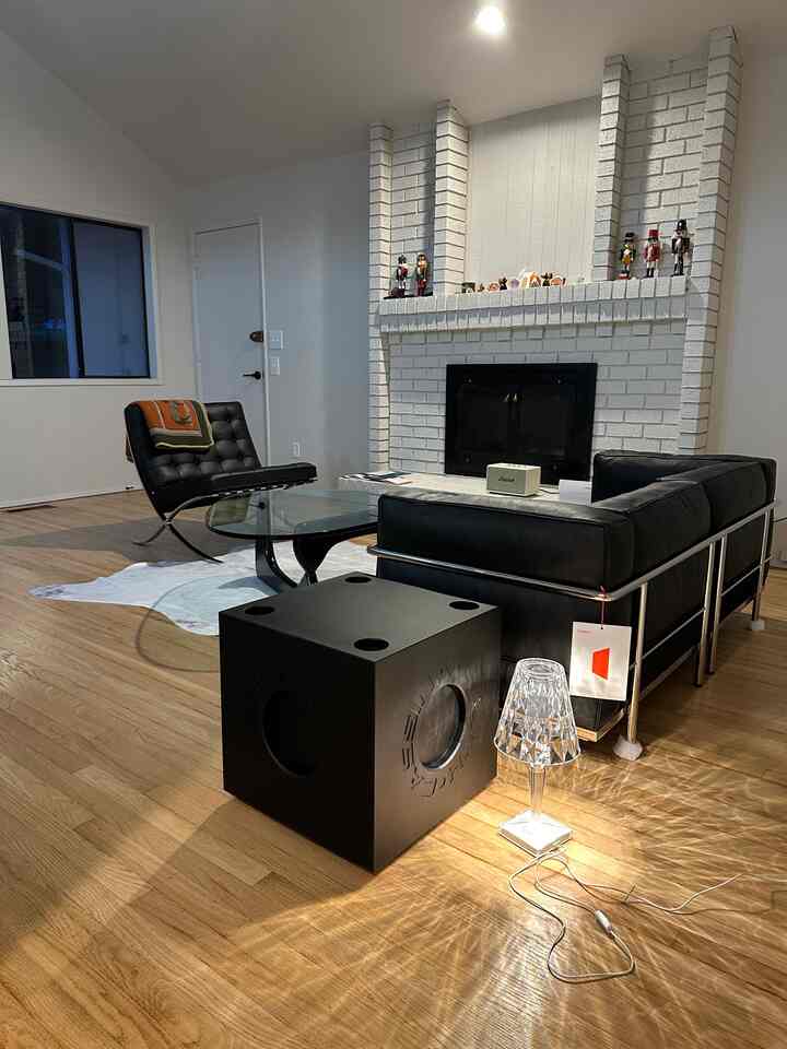 Adding a touch of festivity with our nutcracker dolls for Independence Day! ❤️💙 Perfect for sprucing up our tabletops.  
#July4thDecor #July4Vibes #FourthDecor #IndependenceVibes #FestiveAtHome #July4thReady #livingroom #interiorobject #lamp #interior #kartell #BarcelonaChair #HermanMiller #Noguchi #coffeetable #livingroomfurniture #DWR #LC3 #designchair #designlamp #designfurniture #cassina #interiorfurniture #interiorgram #designer #livingroominterior #table #blackinterior #moderninterior #modern