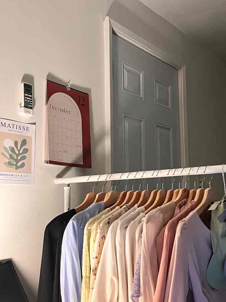 Little touch of decorations make a big mood change #ashhouse #bedroominterior #roomdeco #decoitems #cuteitems