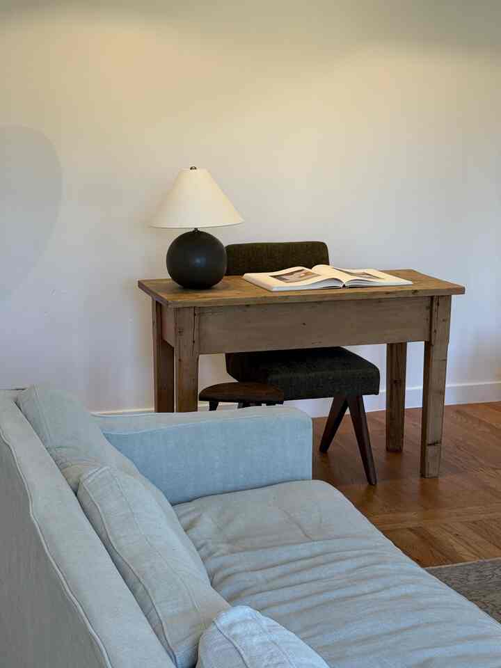 #rustic #livingroominterior #livingroom #deskterrier #deskdecoration #desk #vintage #vintageinterior #spanishstyle #studiomcgee #barnstyle #minimal #minimalinterior #natural #naturalinterior 