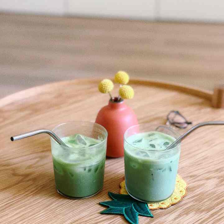 Saturday vibes with an iced handcrafted matcha — keeping the weekend fresh and chill. 🌿🍃 #livingroom  #livingroomtable #glasscup #weekend 