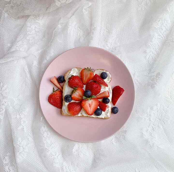 Used to have so much fun food styling! 🍓🍓 #ashhouse #whiteinterior #foodstyling #cozyhouse