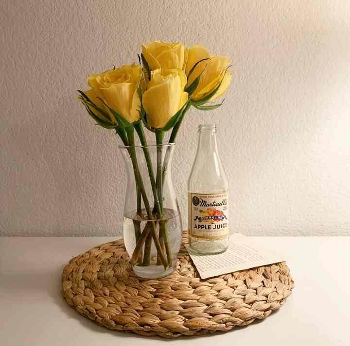 Yellow color pop up adds to brightening up the mood 💛 #ashhouse #cozyinterior #yellowinterior #woodinterior #whiteinterior