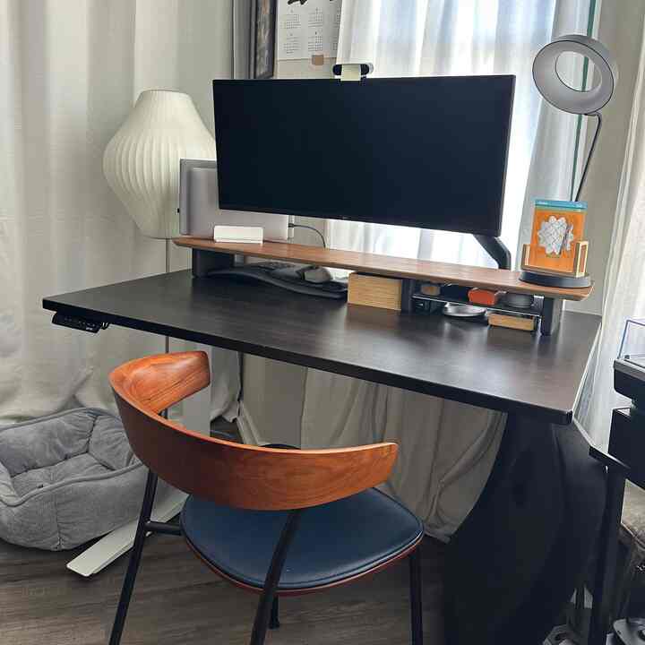 Akhirnya selesai menata meja saya. Bebas dari kekacauan dan siap digunakan 💆🏻‍♂️

#permakmeja_meja #productivity #workspaceaesthetic