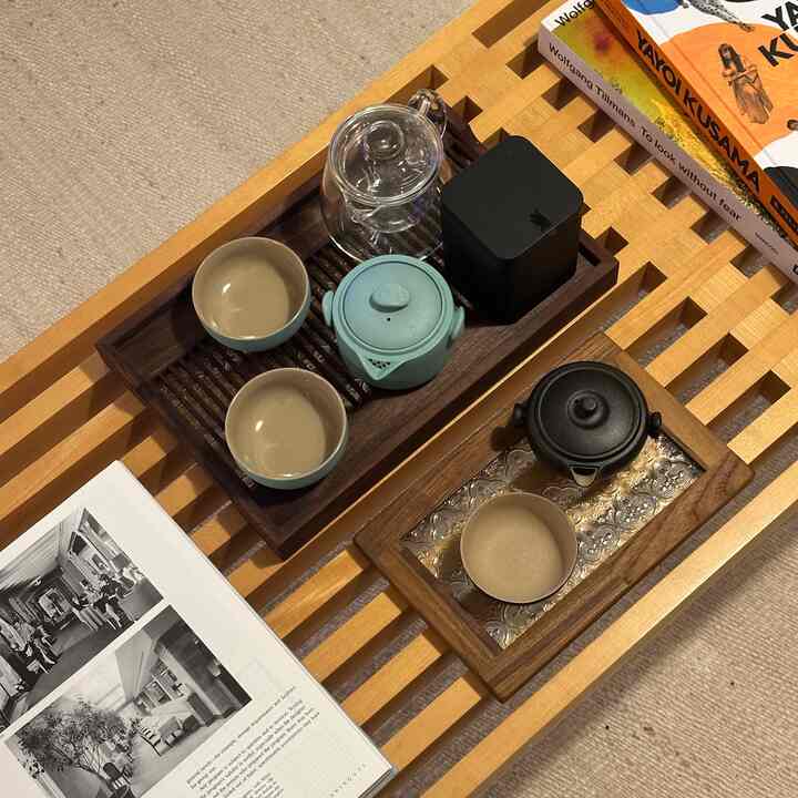 Tea anyone?

#teacup #teatable #teapot 