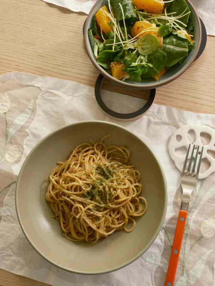 anchovy pasta for lunch 🐟🍝

#tablesetting #tableware #heath #heathceramics
