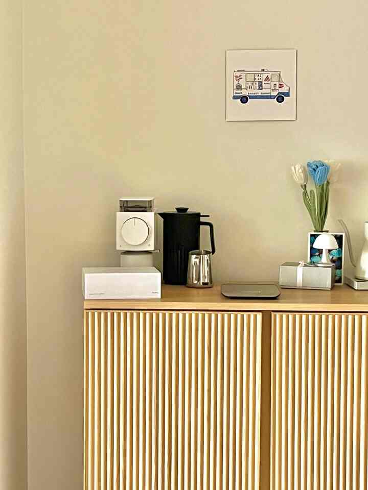 ☀️ Summer-Ready Spaces – Where Style Meets Sips ☕🍷
This little zone in our kitchen makes everyday moments feel like a treat ✨

Our West Elm Alden bar stools bring that sleek, sculptural look I love — paired with the kitchen island, they make the perfect spot for coffee, quick bites, or evening chats.

Right nearby is our wine cellar & coffee bar corner, grounded with a round white faux fur rug that adds a soft, cozy contrast to the clean lines. It's functional and feels like a mini escape right at home.

Summer is all about creating inviting spaces, and this one’s got me lingering longer than I should.

#SummerReady #WestElmStyle #BarStoolGoals #KitchenIslandStyle #HomeCafeCorner #WineAndCoffee #RoundRugVibes #FauxFurTouch #SummerRefresh #StyledSpaces #NeutralInteriors #HomeInspo #CozyKitchenCorner #SummerAtHome #DesignObsessed

