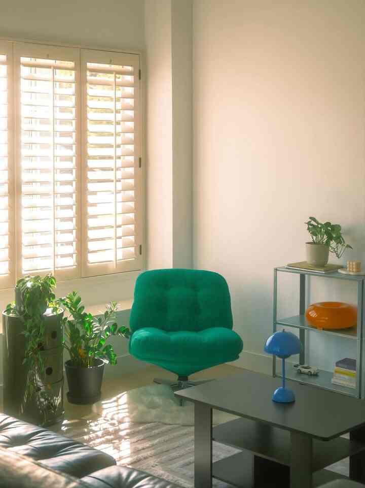 Afternoon light and quiet moments ☀️🌿
Love how the sunlight wraps around our space. 

#colorfulinterior #ikea #warmhouse 