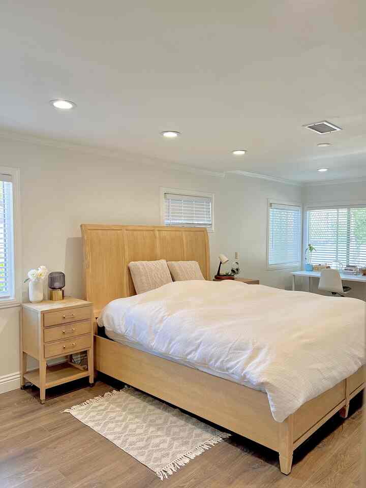 “Sunlit minimal bedroom 🌿 A cozy space styled with warm wood furniture and soft white tones”

#OhouseAmbassador #MinimalInterior #WoodFurniture #BedroomInspiration #CozyHome #HomeDecor #InteriorDesign #coastalhome