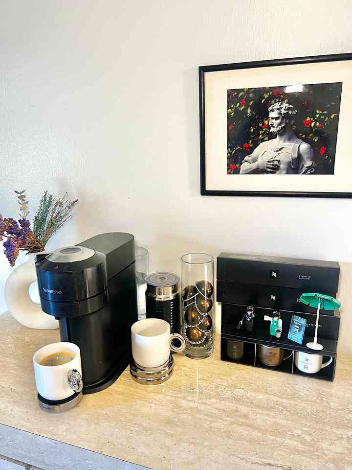 Cooling down the afternoon heat with a fresh brew.
Simple joy that makes summer days feel lighter☕️

#summerdecor #homecafe #summerhomedecor #summervibes #coffeecorner #nespresso #coffeevibes #kitchendecor #mug