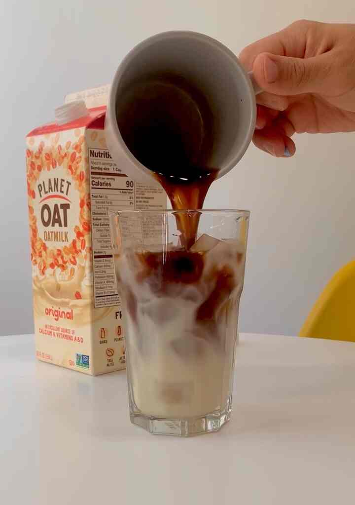 Home cafe vibes🥛☕️
#summerdecor #homecafe #summervibes
#icelatte