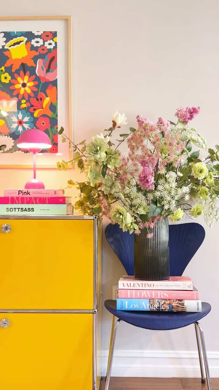 Summer in POP!💕
#summerdecor #summerhomedecor #summervibes #usm #flowerarrangement #fauxflowers