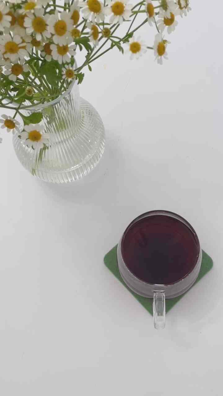 Even on bright summer days, I can’t let go of my cozy hot coffee routine ☕️✨ Do you switch to iced or stay loyal?

#summerdecor #homecafe #coffeeasmr